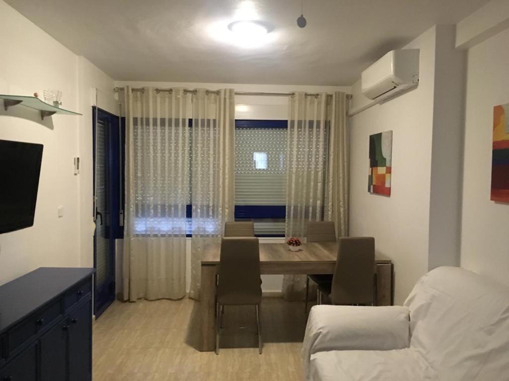 2-Bedroom And Living Room Apartment Near Campoamor Beach Bagian luar foto